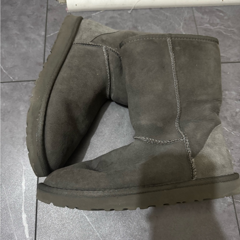 Ugg Short Classic Gray - Picture 2 of 2